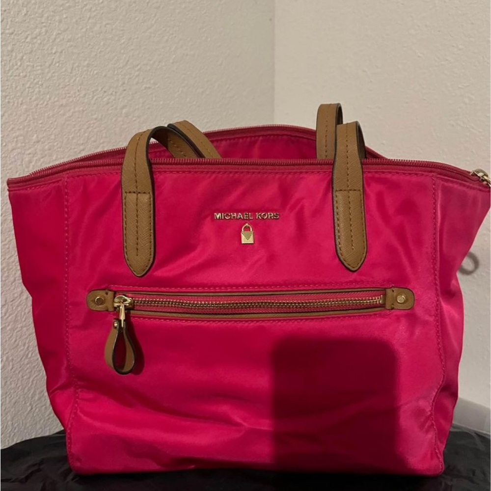 Michael Kors purse/tote (Medium)
